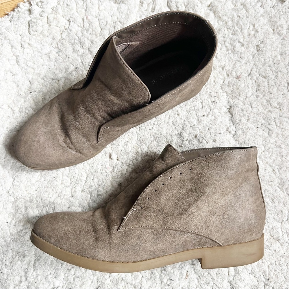 Indigo Rd. Faux Brownish Tan Leather Elastic Ankle Slip-On Laceless Booties